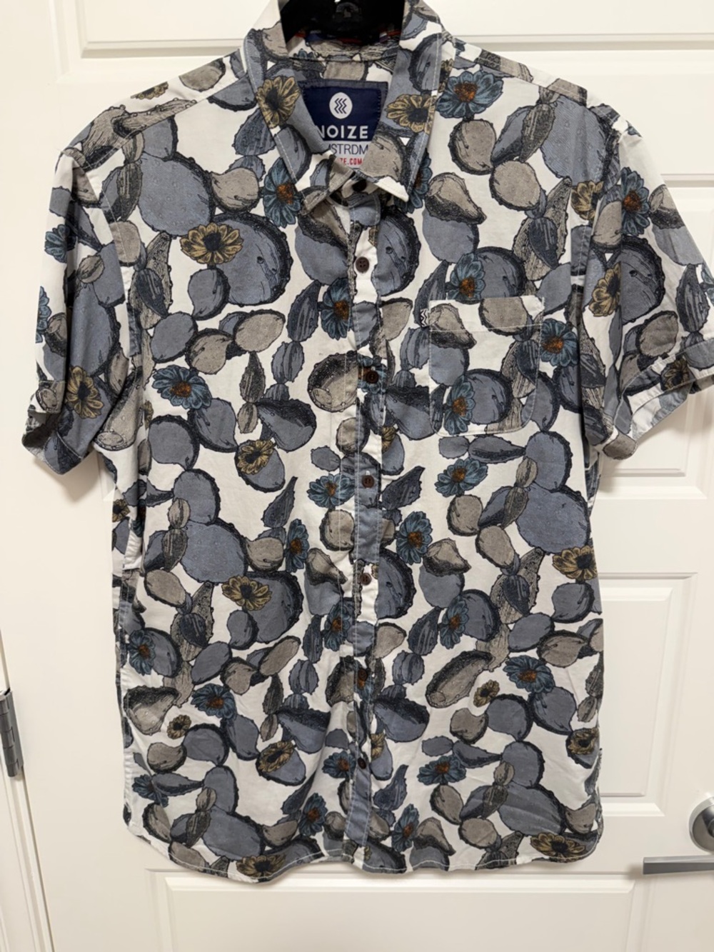 Noize Blue White Floral Short-Sleeve Button-Down Shirt size L